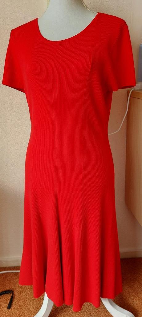 CLAUDIA STRATER jurk mt 38/40, Kleding | Dames, Jurken, Zo goed als nieuw, Maat 38/40 (M), Rood, Knielengte, Ophalen of Verzenden