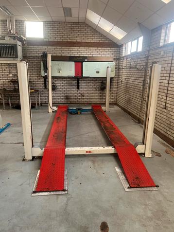 4 koloms hefbrug Union, 3000kg beschikbaar voor biedingen