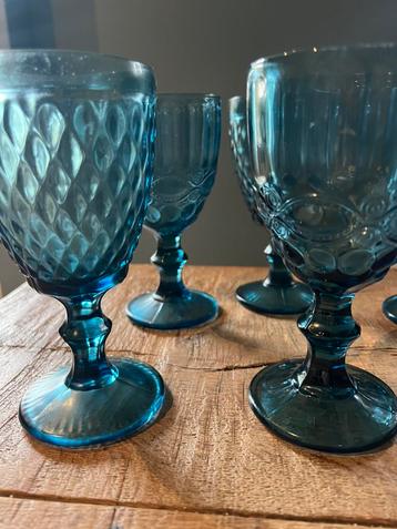 van 6 petrolblauwe goblets – vintage bistro look beschikbaar voor biedingen