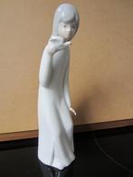 Wit porceleinen beeldje vrouw met vogel 21cm, Porceval, Zo goed als nieuw, Ophalen