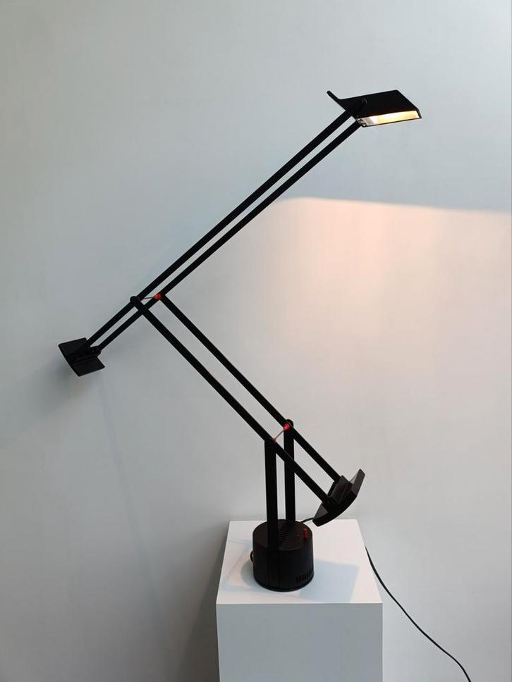 Artemide Tizio tafellamp, Huis en Inrichting, Lampen | Tafellampen, Zo goed als nieuw, 75 cm of meer, Kunststof, Metaal, Overige materialen