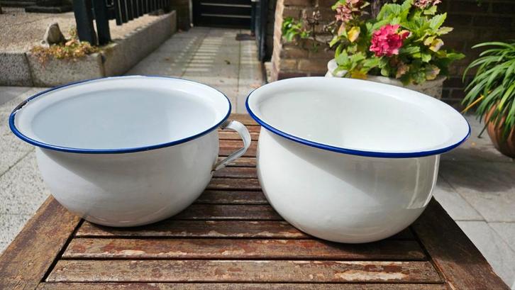 2 gemailleerde po's , diameter 24 cm, Antiek en Kunst, Antiek | Emaille, Ophalen