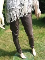Nieuwe taupe leatherlook broek van Supertrash maat 30, Maat 38/40 (M), Ophalen of Verzenden, Zo goed als nieuw, Lang