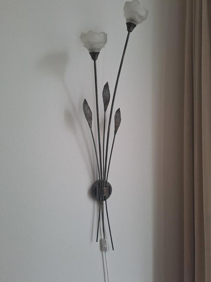 Gietijzeren Wandlamp Bloemmodel, Huis en Inrichting, Lampen | Wandlampen, Gebruikt, Glas, Metaal, Ophalen