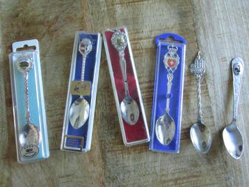 Zes verschillende (verzilverde) theelepels beschikbaar voor biedingen