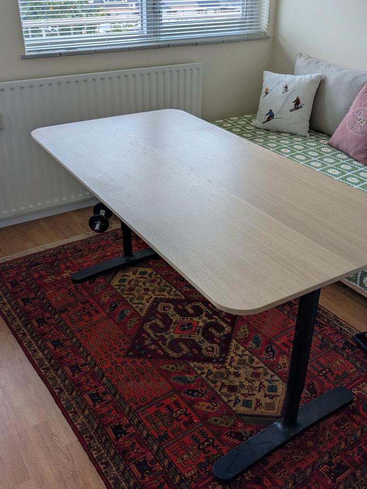 IKEA BEKANT Bureau - In hoogte verstelbaar, Huis en Inrichting, Bureaus, Zo goed als nieuw, Stabureau, In hoogte verstelbaar, Ophalen of Verzenden