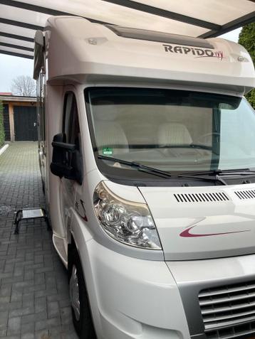 Camper rapido 7066df met lengtebedden en grote garage.