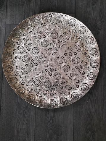 Grote decoratieve zilverkleurige metalen schaal 49cm beschikbaar voor biedingen