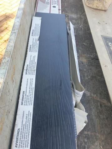 Nieuw  Tegels in verpakkingen,breed en smal,zelfde kleur16m² beschikbaar voor biedingen