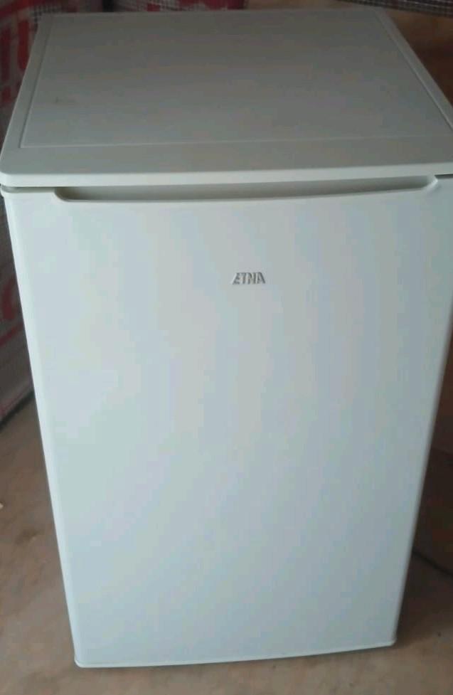 Compacte Etna Koelkast - Ideaal voor Studentenkamer!, Witgoed en Apparatuur, Koelkasten en IJskasten, Gebruikt, Zonder vriesvak
