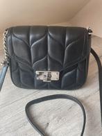 Michael Kors Cross Body Tas Zwart, Ophalen of Verzenden, Zo goed als nieuw, Zwart, Schoudertasje