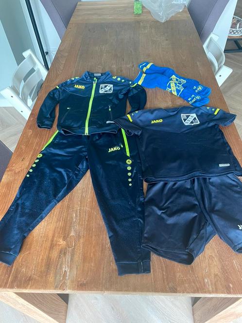 Odin ‘59 tenue / trainingspak maat 116, Kleding | Heren, Sportkleding, Gedragen, Voetbal, Overige maten, Ophalen