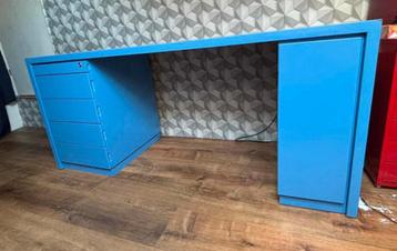 Groot, zwaar bureau