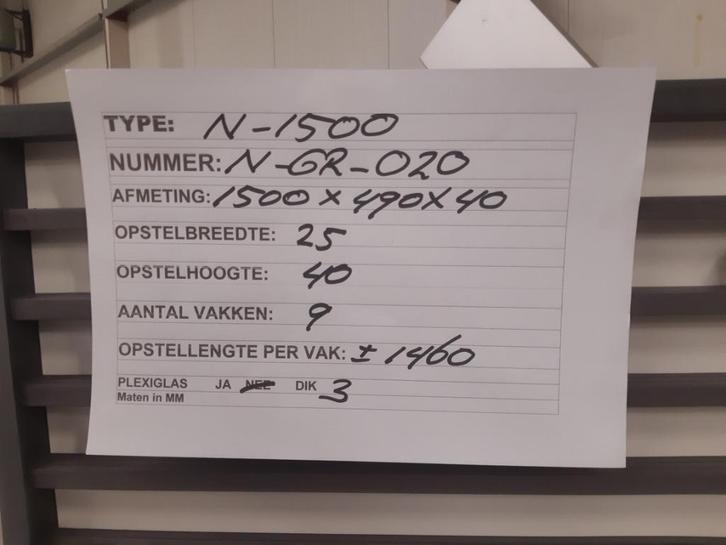 N-Spoor: N-GR-020: Laatste 3: 9 vaks vitrines, 1500 mm lang, Hobby en Vrije tijd, Modeltreinen | N-Spoor, Nieuw, Treinset, Gelijkstroom of Wisselstroom