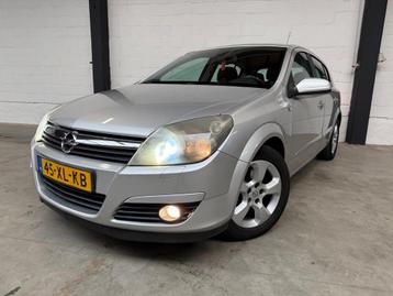 Opel Astra 1.8 Cosmo |orgNL| |Bi-xenon| |Trekhaak| beschikbaar voor biedingen