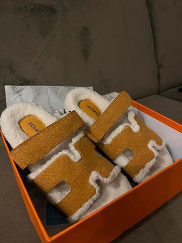 Slippers merrachi beschikbaar voor biedingen