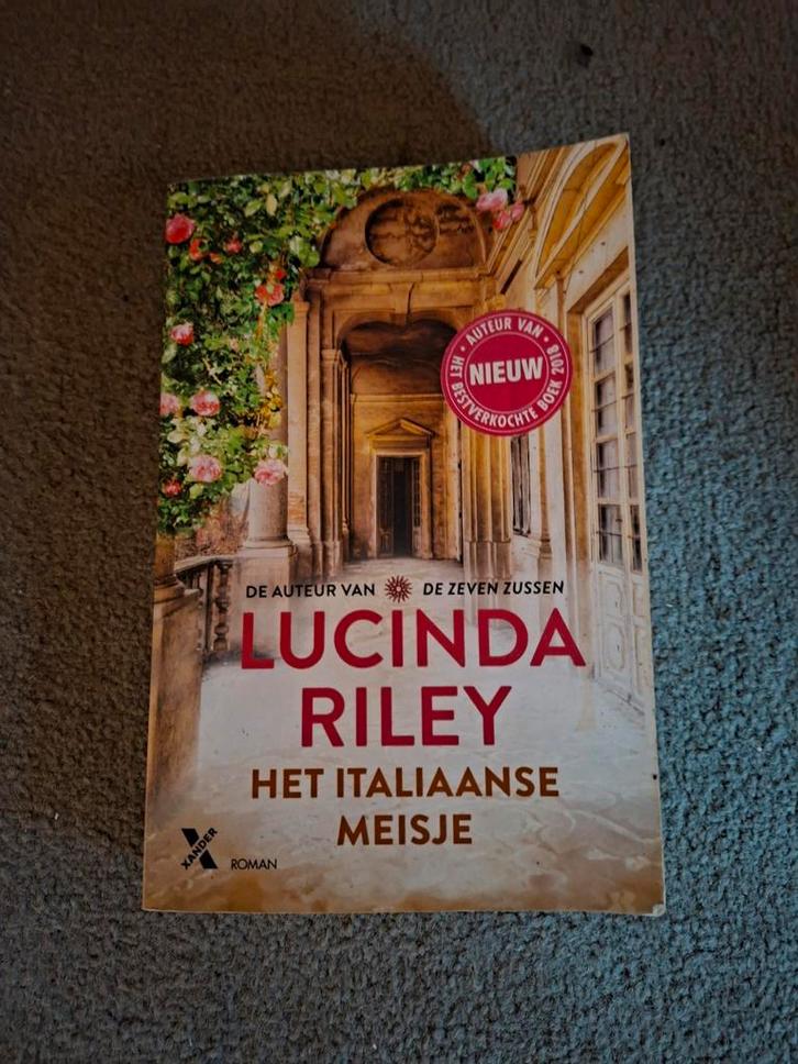 Lucinda Riley - Het Italiaanse meisje, Boeken, Romans, Zo goed als nieuw, Ophalen of Verzenden