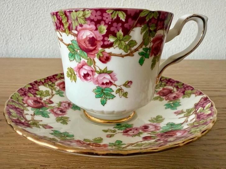 Royal Stafford Theekopje Olde English Garden, Antiek en Kunst, Antiek | Servies los, Verzenden