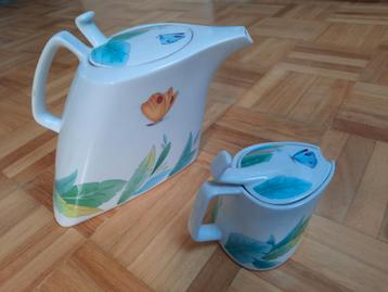 Bijzondere theepot met suikerpot beschikbaar voor biedingen