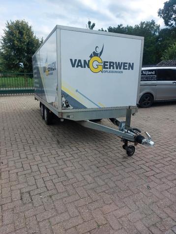 Gesloten aanhanger opknapper beschikbaar voor biedingen