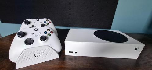 Xbox series s, 2 controllers incl. oplaadstation, Spelcomputers en Games, Spelcomputers | Xbox Series X en S, Zo goed als nieuw