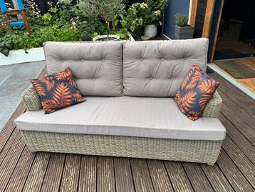 Zo goed als nieuwe loungeset.  1 bank en 2 stoelen. beschikbaar voor biedingen
