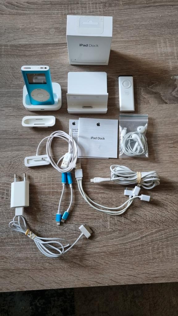 Apple iPod met originele Apple Universele Dock en meer acc., Audio, Tv en Foto, Mp3-spelers | Apple iPod, Gebruikt, Classic, 2 tot 10 GB