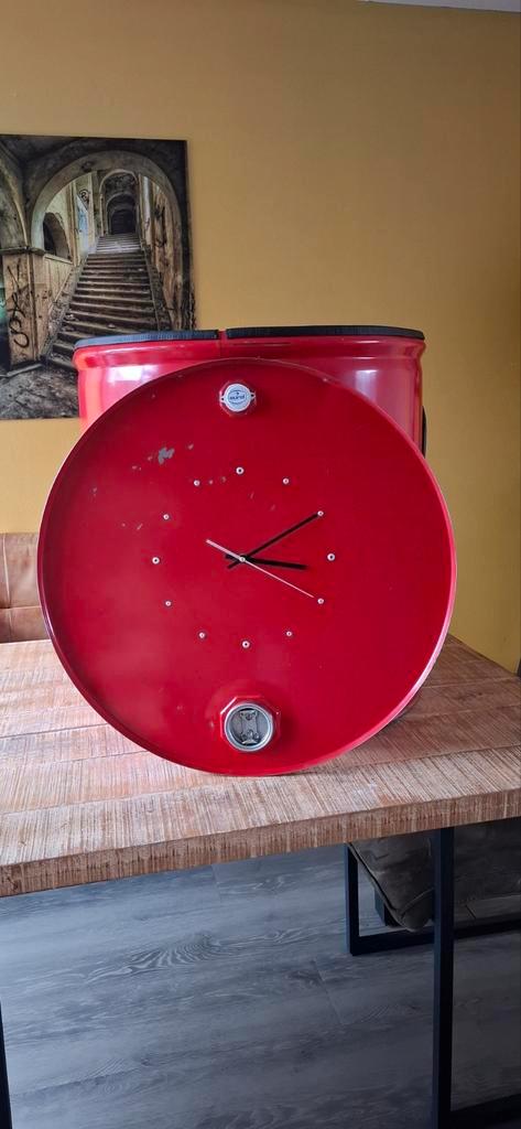 Industriële klok van olievat, Huis en Inrichting, Woonaccessoires | Klokken, Gebruikt, Ophalen of Verzenden