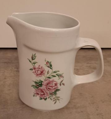Vintage waterkan uit Hongarije  beschikbaar voor biedingen