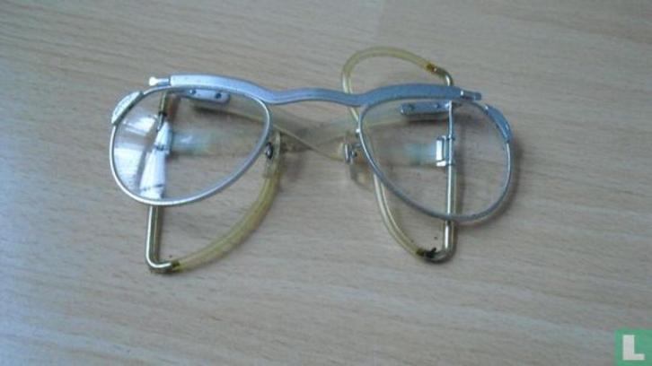 GEZOCHT: Dienstbril gasmaskerbril legerbril bril dienstfiets, Verzamelen, Militaria | Algemeen, Landmacht, Nederland, Ophalen of Verzenden
