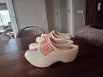 Nieuwe houten klompen maat 44  20 euro per paar, Ophalen