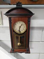 Mooie vintage goedlopende wandklok met sleutel, Ophalen of Verzenden