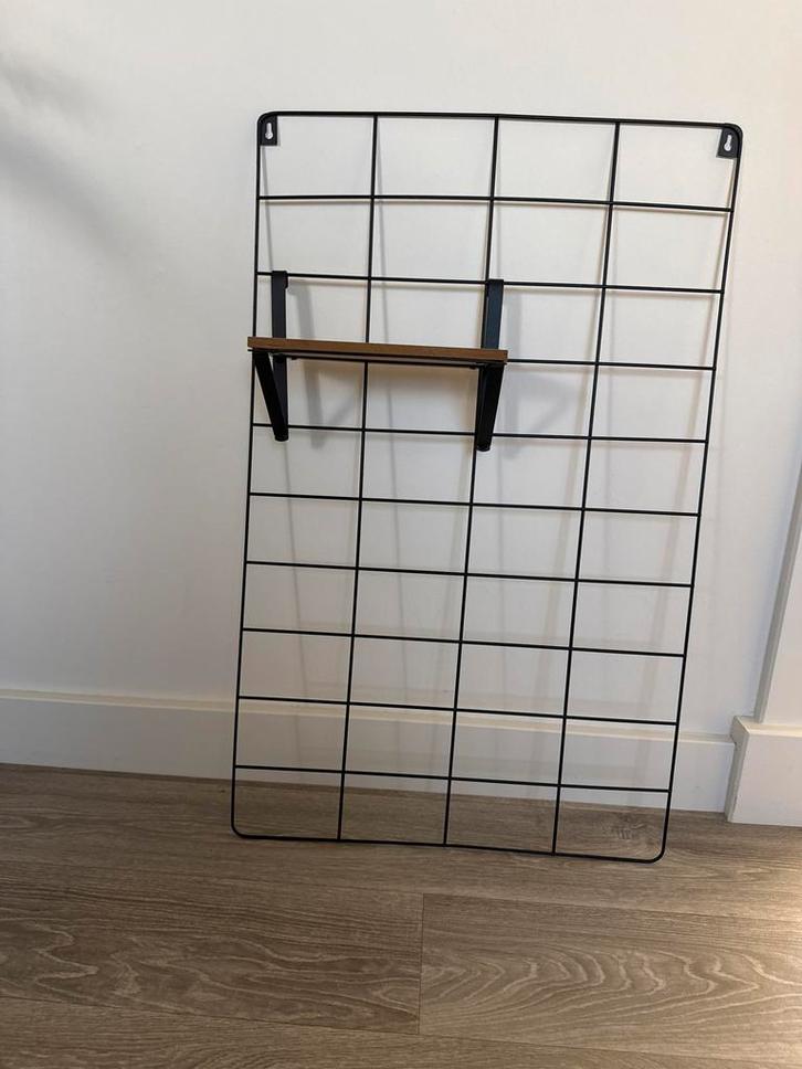 Zwart Stalen Wandrek met Plankje industrieel, Huis en Inrichting, Woonaccessoires | Wandplanken en Boekenplanken, Zo goed als nieuw