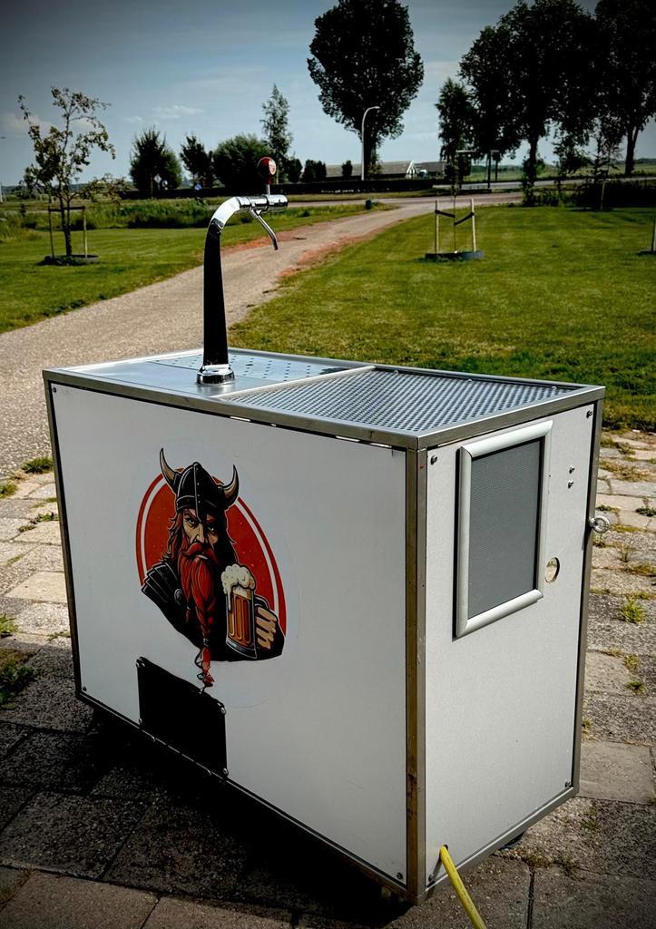 Mobiele biertap met Viking design, Hobby en Vrije tijd, Feestartikelen | Verhuur, Overige, Ophalen