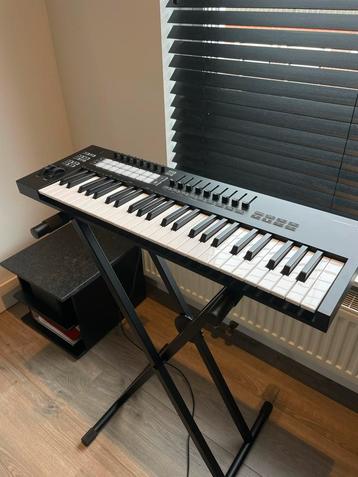 Launchkey 49 MK3 met statief beschikbaar voor biedingen