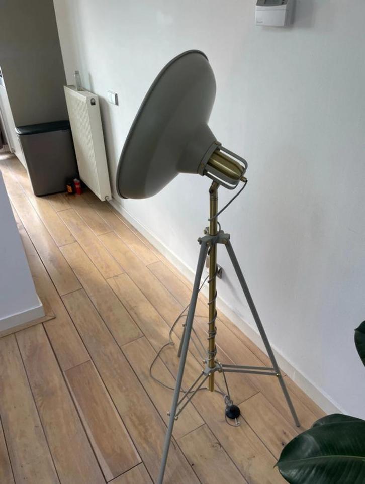 Made Grey & Gold Industrial Lamp, Huis en Inrichting, Lampen | Vloerlampen, Gebruikt, 100 tot 150 cm, Metaal, Ophalen