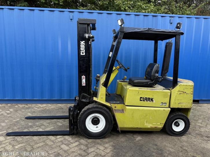 Clark 2.5 tonner diesel heftruck Sideshift 4e ventiel LED, Zakelijke goederen, Machines en Bouw | Heftrucks en Intern transport