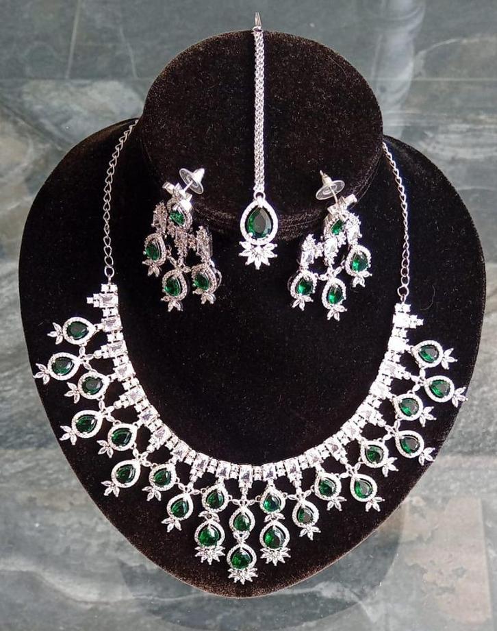 Indiase sierraden set, ketting en oorbellen., Sieraden, Tassen en Uiterlijk, Kettingen, Nieuw, Overige materialen, Groen, Ophalen of Verzenden
