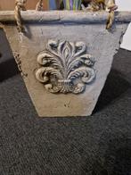 Bloempot met ornament., Rond, Ophalen of Verzenden, Zo goed als nieuw, Minder dan 25 cm