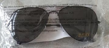Nieuwe, eenvoudige zwarte (heren) zonnebril - nog in folie beschikbaar voor biedingen