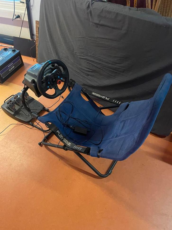 PlayStation sim race stoel + logiteck stuur, Spelcomputers en Games, Games | Overige, Gebruikt, Racen en Vliegen, 1 speler, Vanaf 3 jaar