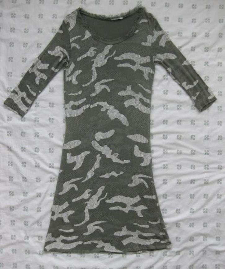 Transfer groene jurk, camouflageprint, kaki, lange mouw S, Kleding | Dames, Jurken, Zo goed als nieuw, Maat 36 (S), Groen, Onder de knie