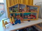 Houten poppenhuis met meubels van Pintoy, Ophalen, Gebruikt, Poppenhuis