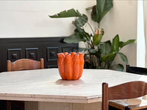 Tulpenvaas door Daan Kromhout, Huis en Inrichting, Woonaccessoires | Vazen, Overige kleuren, Minder dan 50 cm, Aardewerk of Porselein