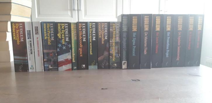 Thrillers - Robert Ludlum, Boeken, Thrillers, Gelezen, Nederland, Ophalen of Verzenden