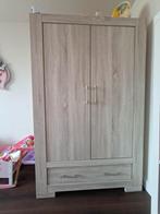 Complete Babykamer (kast, commode, ledikant en wandbord), Ophalen, Zo goed als nieuw, Jongetje of Meisje