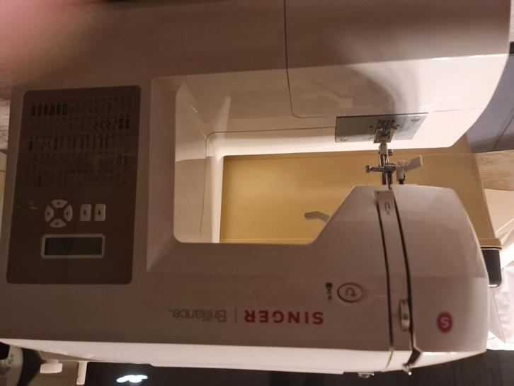 Singer Brilliance naaimachine. LET OP!, Hobby en Vrije tijd, Naaimachines en Toebehoren, Zo goed als nieuw, Naaimachine, Singer