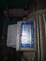 2 Langzaam Draaiende Elektromotoren, Doe-het-zelf en Verbouw, Motoren, Ophalen of Verzenden