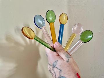 Set Stylish Glazen Gekleurde Lepeltjes Housewarming Cadeau beschikbaar voor biedingen