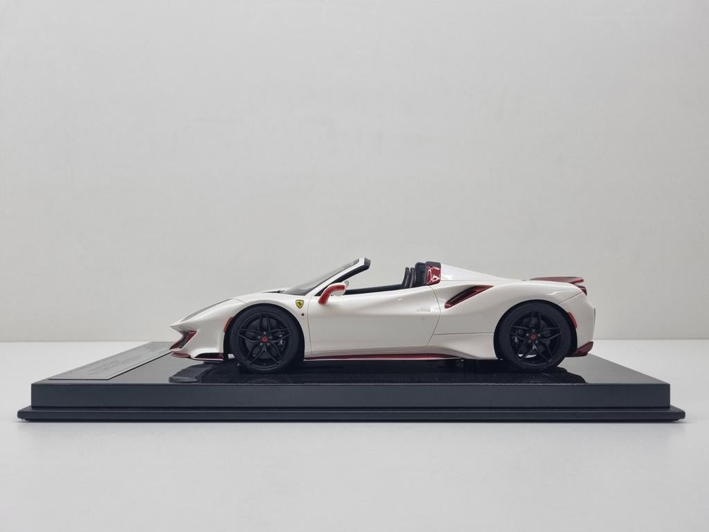 Dino Model
Ferrari 488 Pista Spider Nr. 20/20 1:18 Nieuw, Ophalen of Verzenden, Nieuw, Auto